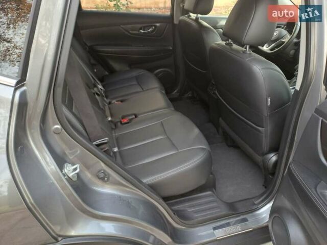 Серый Ниссан Rogue, объемом двигателя 2.5 л и пробегом 274 тыс. км за 14800 $, фото 1 на Automoto.ua