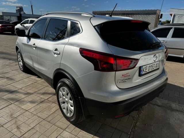 Серый Ниссан Rogue, объемом двигателя 2 л и пробегом 110 тыс. км за 14500 $, фото 2 на Automoto.ua