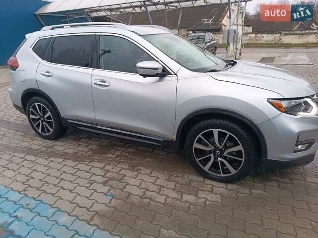 Серый Ниссан Rogue, объемом двигателя 2.49 л и пробегом 102 тыс. км за 16800 $, фото 2 на Automoto.ua