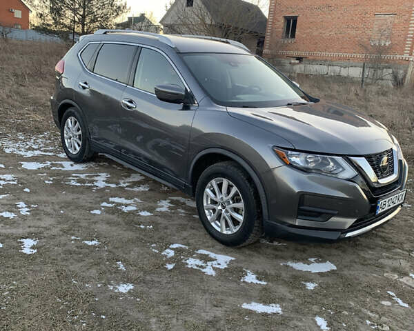 Серый Ниссан Rogue, объемом двигателя 2.49 л и пробегом 112 тыс. км за 18000 $, фото 2 на Automoto.ua