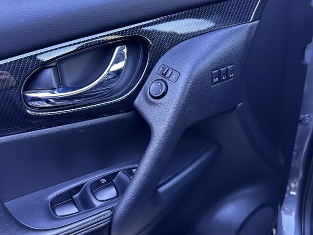 Сірий Ніссан Rogue, об'ємом двигуна 2.5 л та пробігом 112 тис. км за 17182 $, фото 4 на Automoto.ua