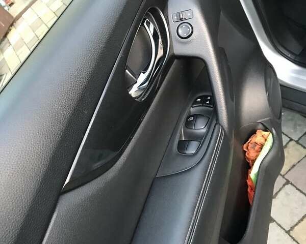 Серый Ниссан Rogue, объемом двигателя 2.5 л и пробегом 42 тыс. км за 16500 $, фото 7 на Automoto.ua