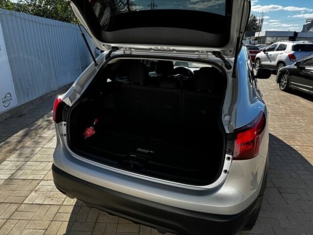 Серый Ниссан Rogue, объемом двигателя 2 л и пробегом 110 тыс. км за 14500 $, фото 12 на Automoto.ua