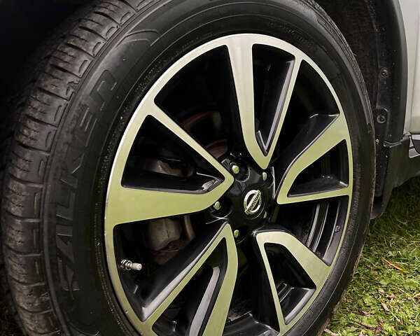 Серый Ниссан Rogue, объемом двигателя 2.49 л и пробегом 138 тыс. км за 16499 $, фото 8 на Automoto.ua