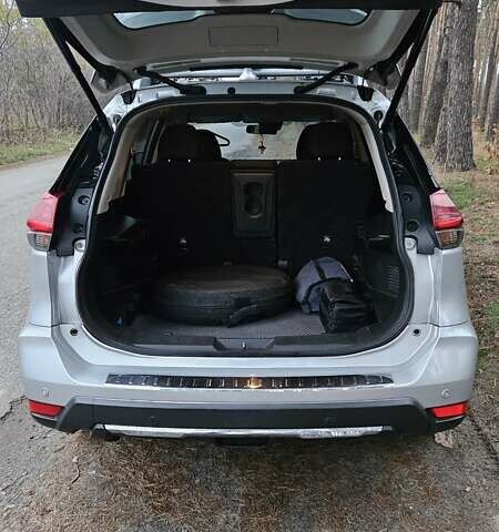 Серый Ниссан Rogue, объемом двигателя 2.49 л и пробегом 116 тыс. км за 15700 $, фото 6 на Automoto.ua