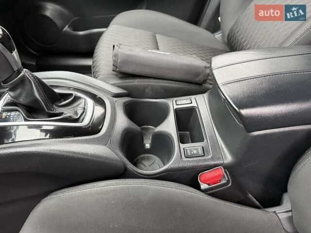 Серый Ниссан Rogue, объемом двигателя 2.49 л и пробегом 146 тыс. км за 14200 $, фото 25 на Automoto.ua