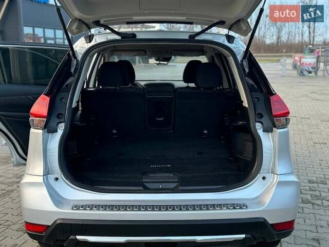 Серый Ниссан Rogue, объемом двигателя 2.5 л и пробегом 167 тыс. км за 14200 $, фото 7 на Automoto.ua