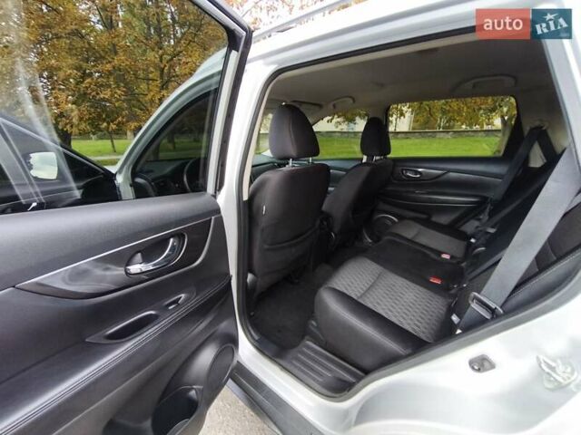Серый Ниссан Rogue, объемом двигателя 2.49 л и пробегом 159 тыс. км за 15500 $, фото 10 на Automoto.ua