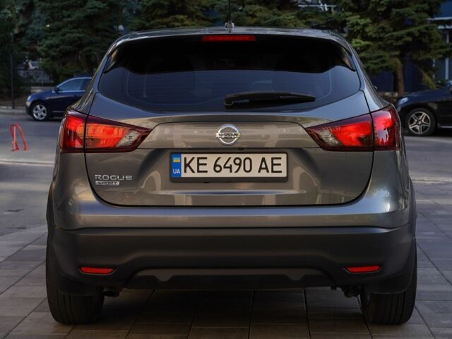 Серый Ниссан Rogue, объемом двигателя 2 л и пробегом 115 тыс. км за 15750 $, фото 5 на Automoto.ua