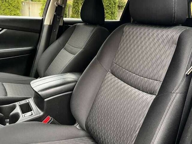 Серый Ниссан Rogue, объемом двигателя 2.5 л и пробегом 101 тыс. км за 11800 $, фото 11 на Automoto.ua