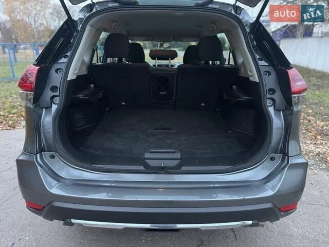 Серый Ниссан Rogue, объемом двигателя 2.49 л и пробегом 256 тыс. км за 15000 $, фото 18 на Automoto.ua