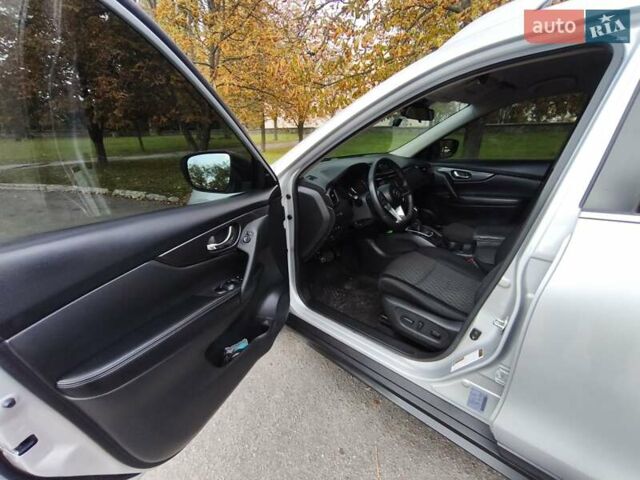 Серый Ниссан Rogue, объемом двигателя 2.49 л и пробегом 159 тыс. км за 15500 $, фото 2 на Automoto.ua