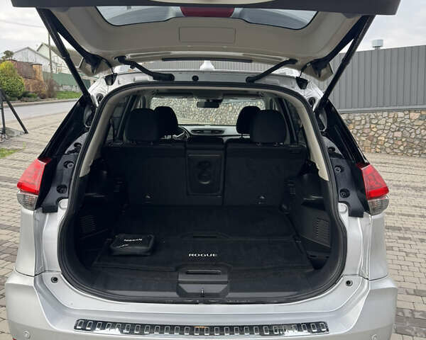 Серый Ниссан Rogue, объемом двигателя 2.49 л и пробегом 136 тыс. км за 17500 $, фото 8 на Automoto.ua