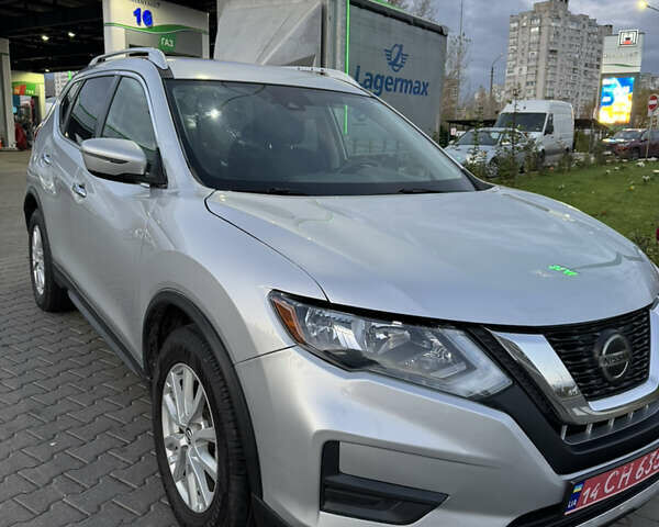 Ниссан Rogue 2019 в Киеве на Automoto.ua Серый Ниссан Rogue, объемом двигателя 2.5 л и пробегом 135 тыс. км за 14999 $, фото 4 на Automoto.ua