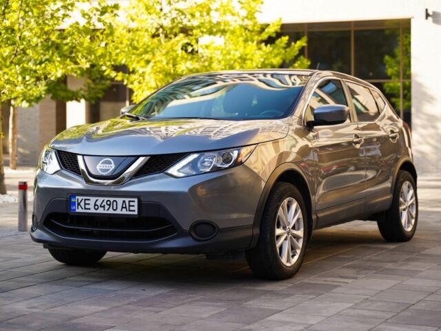 Серый Ниссан Rogue, объемом двигателя 2 л и пробегом 115 тыс. км за 15750 $, фото 2 на Automoto.ua