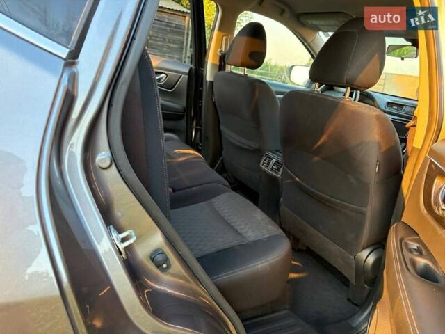 Серый Ниссан Rogue, объемом двигателя 2.49 л и пробегом 93 тыс. км за 19700 $, фото 5 на Automoto.ua