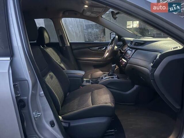 Серый Ниссан Rogue, объемом двигателя 2.49 л и пробегом 180 тыс. км за 11300 $, фото 36 на Automoto.ua