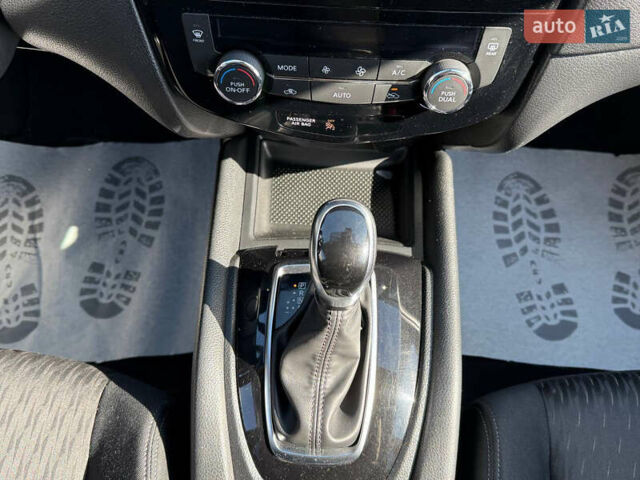 Серый Ниссан Rogue, объемом двигателя 2.49 л и пробегом 220 тыс. км за 14900 $, фото 17 на Automoto.ua