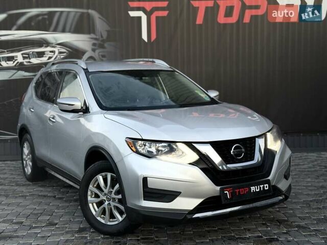 Серый Ниссан Rogue, объемом двигателя 2.49 л и пробегом 180 тыс. км за 11300 $, фото 7 на Automoto.ua