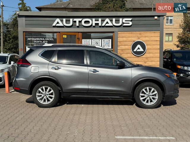 Серый Ниссан Rogue, объемом двигателя 2.49 л и пробегом 220 тыс. км за 14900 $, фото 3 на Automoto.ua