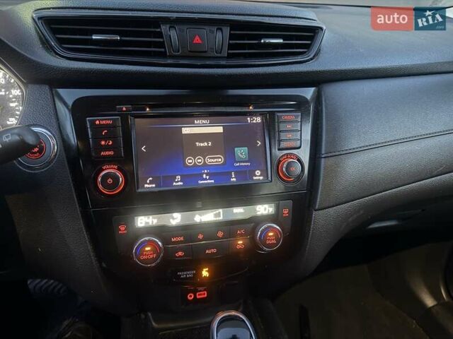 Серый Ниссан Rogue, объемом двигателя 2.49 л и пробегом 180 тыс. км за 11300 $, фото 30 на Automoto.ua