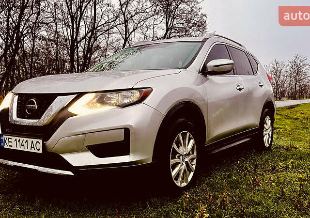 Серый Ниссан Rogue, объемом двигателя 2.49 л и пробегом 56 тыс. км за 17499 $, фото 1 на Automoto.ua