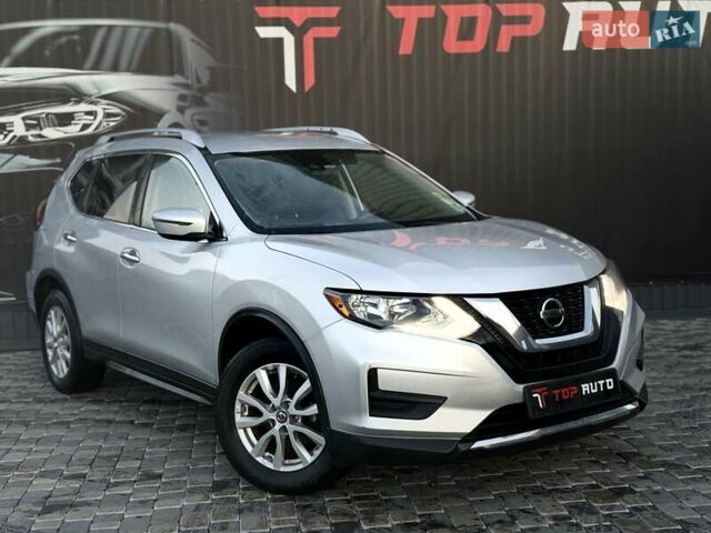Серый Ниссан Rogue, объемом двигателя 2.49 л и пробегом 180 тыс. км за 11300 $, фото 5 на Automoto.ua