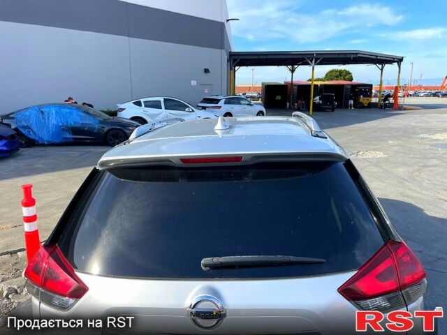 Сірий Ніссан Rogue, об'ємом двигуна 2.5 л та пробігом 75 тис. км за 15999 $, фото 9 на Automoto.ua