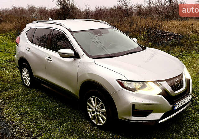 Серый Ниссан Rogue, объемом двигателя 2.49 л и пробегом 56 тыс. км за 17499 $, фото 4 на Automoto.ua