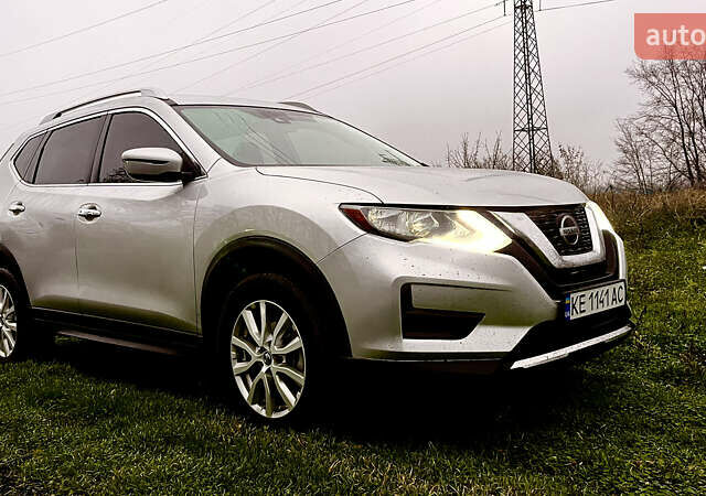 Серый Ниссан Rogue, объемом двигателя 2.49 л и пробегом 56 тыс. км за 17499 $, фото 3 на Automoto.ua