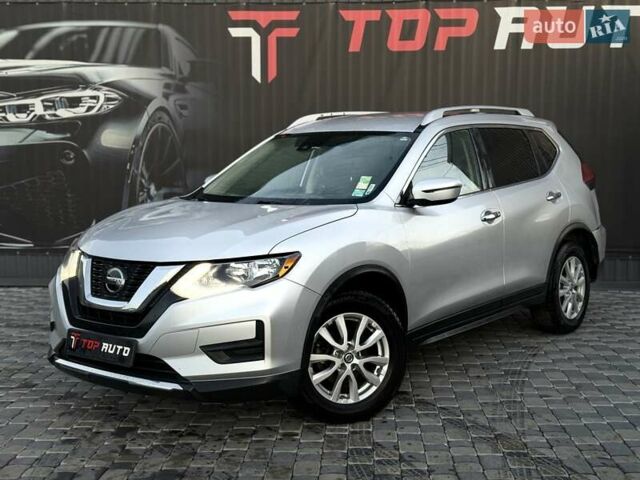 Серый Ниссан Rogue, объемом двигателя 2.49 л и пробегом 180 тыс. км за 11300 $, фото 2 на Automoto.ua