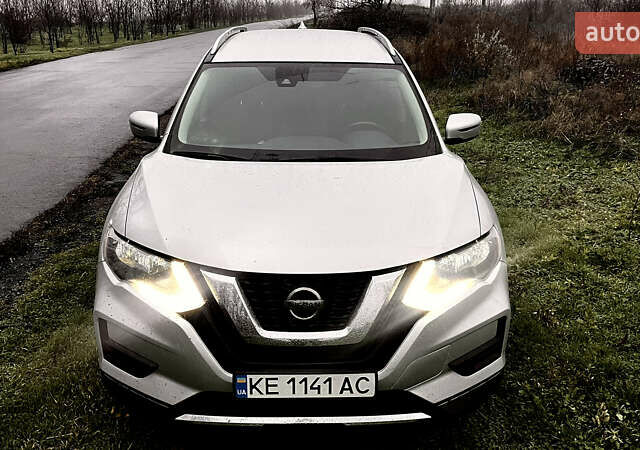 Серый Ниссан Rogue, объемом двигателя 2.49 л и пробегом 56 тыс. км за 17499 $, фото 2 на Automoto.ua