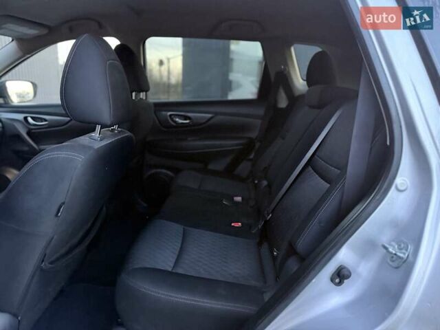 Серый Ниссан Rogue, объемом двигателя 2.49 л и пробегом 180 тыс. км за 11300 $, фото 40 на Automoto.ua