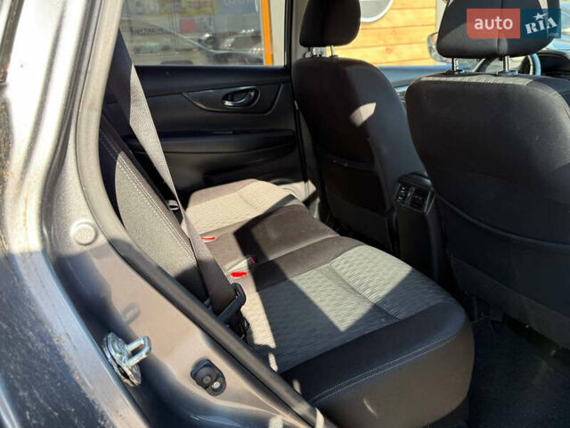 Серый Ниссан Rogue, объемом двигателя 2.49 л и пробегом 220 тыс. км за 14900 $, фото 11 на Automoto.ua