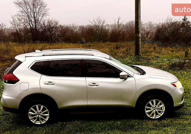 Серый Ниссан Rogue, объемом двигателя 2.49 л и пробегом 56 тыс. км за 17499 $, фото 6 на Automoto.ua