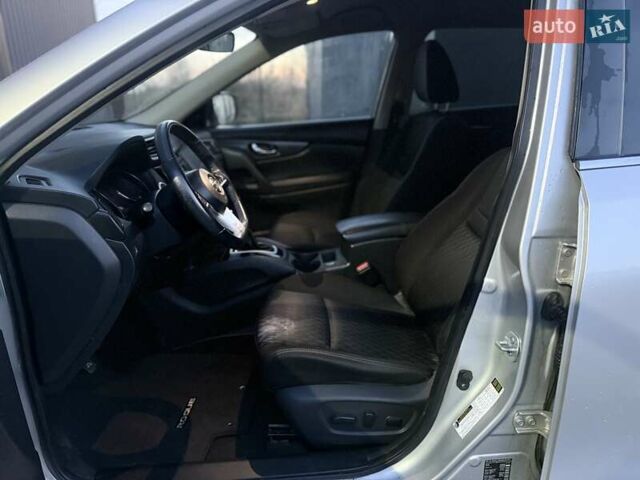 Серый Ниссан Rogue, объемом двигателя 2.49 л и пробегом 180 тыс. км за 11300 $, фото 34 на Automoto.ua