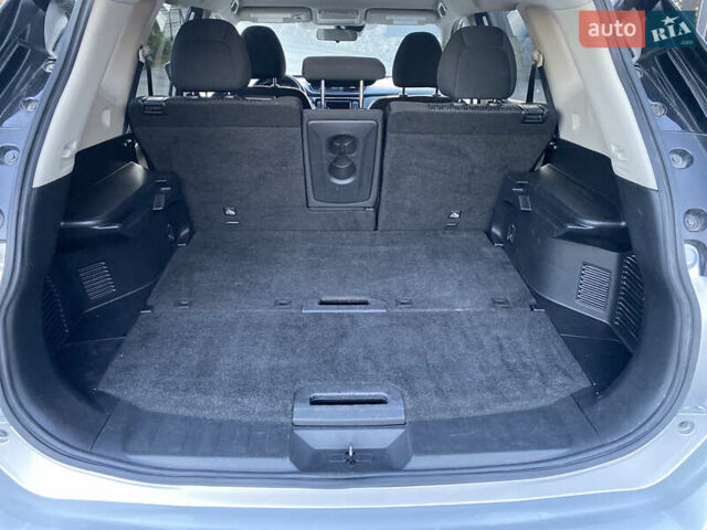 Серый Ниссан Rogue, объемом двигателя 2.49 л и пробегом 65 тыс. км за 16600 $, фото 16 на Automoto.ua