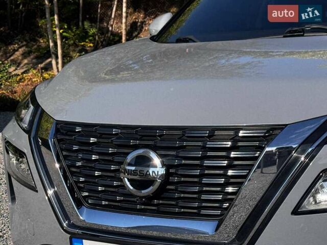 Серый Ниссан Rogue, объемом двигателя 2.49 л и пробегом 65 тыс. км за 28000 $, фото 3 на Automoto.ua