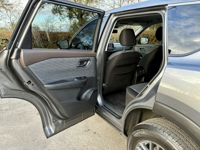 Серый Ниссан Rogue, объемом двигателя 2.5 л и пробегом 109 тыс. км за 20999 $, фото 5 на Automoto.ua