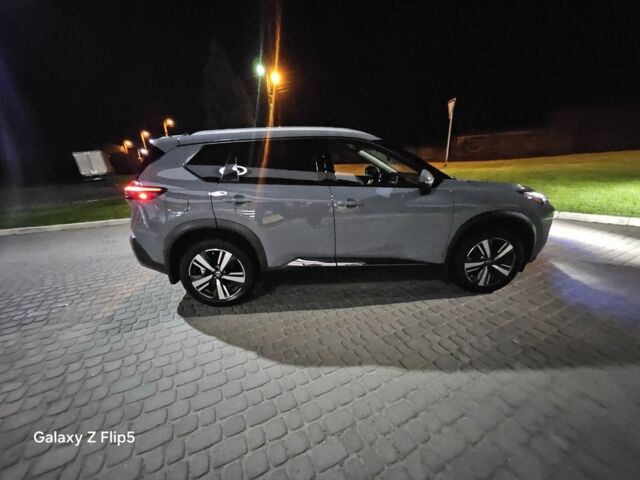 Серый Ниссан Rogue, объемом двигателя 2.5 л и пробегом 65 тыс. км за 26700 $, фото 2 на Automoto.ua