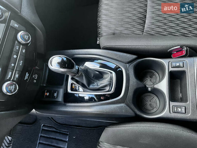 Сірий Ніссан Rogue, об'ємом двигуна 2.49 л та пробігом 91 тис. км за 17700 $, фото 18 на Automoto.ua