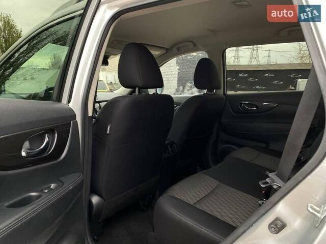 Сірий Ніссан Rogue, об'ємом двигуна 2.5 л та пробігом 110 тис. км за 17500 $, фото 14 на Automoto.ua