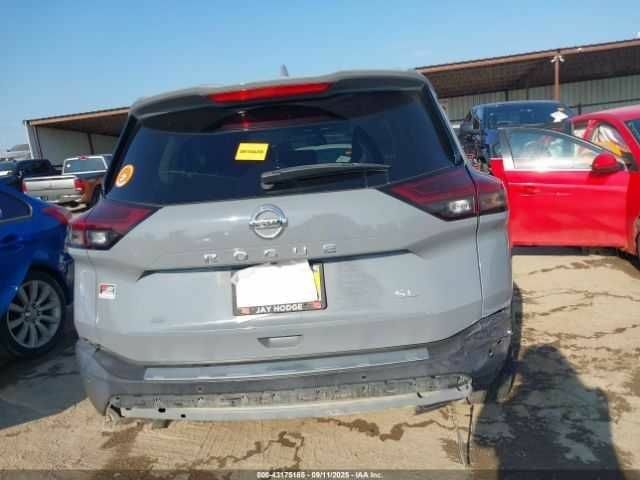 Сірий Ніссан Rogue, об'ємом двигуна 2.5 л та пробігом 73 тис. км за 6000 $, фото 4 на Automoto.ua