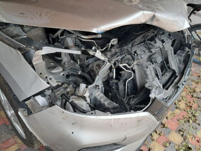 Серый Ниссан Rogue, объемом двигателя 0 л и пробегом 92 тыс. км за 12000 $, фото 5 на Automoto.ua