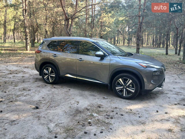 Серый Ниссан Rogue, объемом двигателя 1.5 л и пробегом 88 тыс. км за 27500 $, фото 5 на Automoto.ua