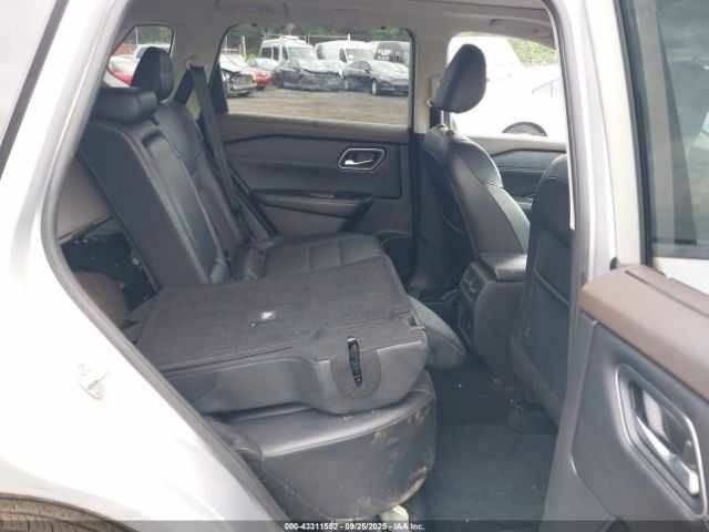 Серый Ниссан Rogue, объемом двигателя 2.5 л и пробегом 85 тыс. км за 5000 $, фото 7 на Automoto.ua