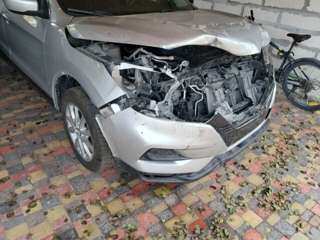 Серый Ниссан Rogue, объемом двигателя 0 л и пробегом 92 тыс. км за 12000 $, фото 4 на Automoto.ua