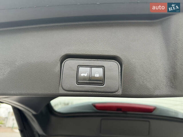 Сірий Ніссан Rogue, об'ємом двигуна 2.49 л та пробігом 140 тис. км за 23500 $, фото 9 на Automoto.ua