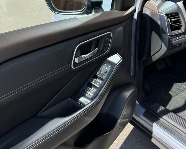 Сірий Ніссан Rogue, об'ємом двигуна 2.49 л та пробігом 27 тис. км за 30900 $, фото 16 на Automoto.ua