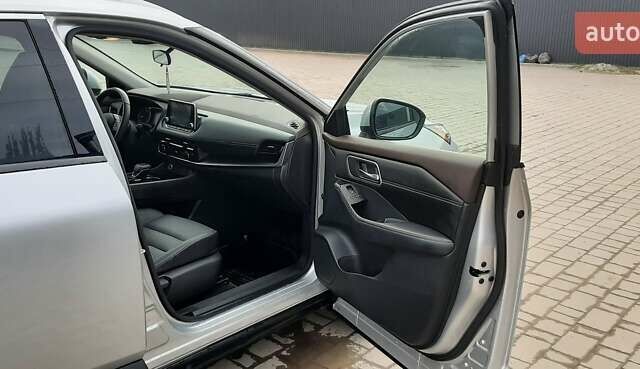 Серый Ниссан Rogue, объемом двигателя 2.5 л и пробегом 46 тыс. км за 29000 $, фото 7 на Automoto.ua